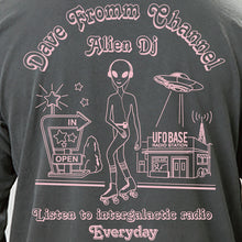 画像をギャラリービューアに読み込む, Alien Town Long Sleeve Tee