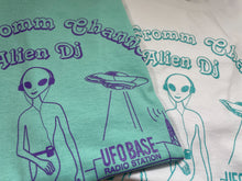 画像をギャラリービューアに読み込む, Alien Town Summer Tee