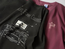 画像をギャラリービューアに読み込む, New!! Alien Town drive-in theater T-Shirt
